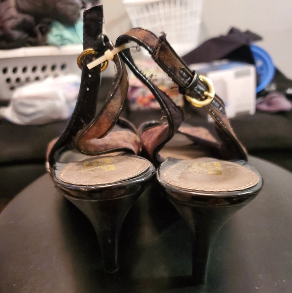 Heels - Picture 2 of 3